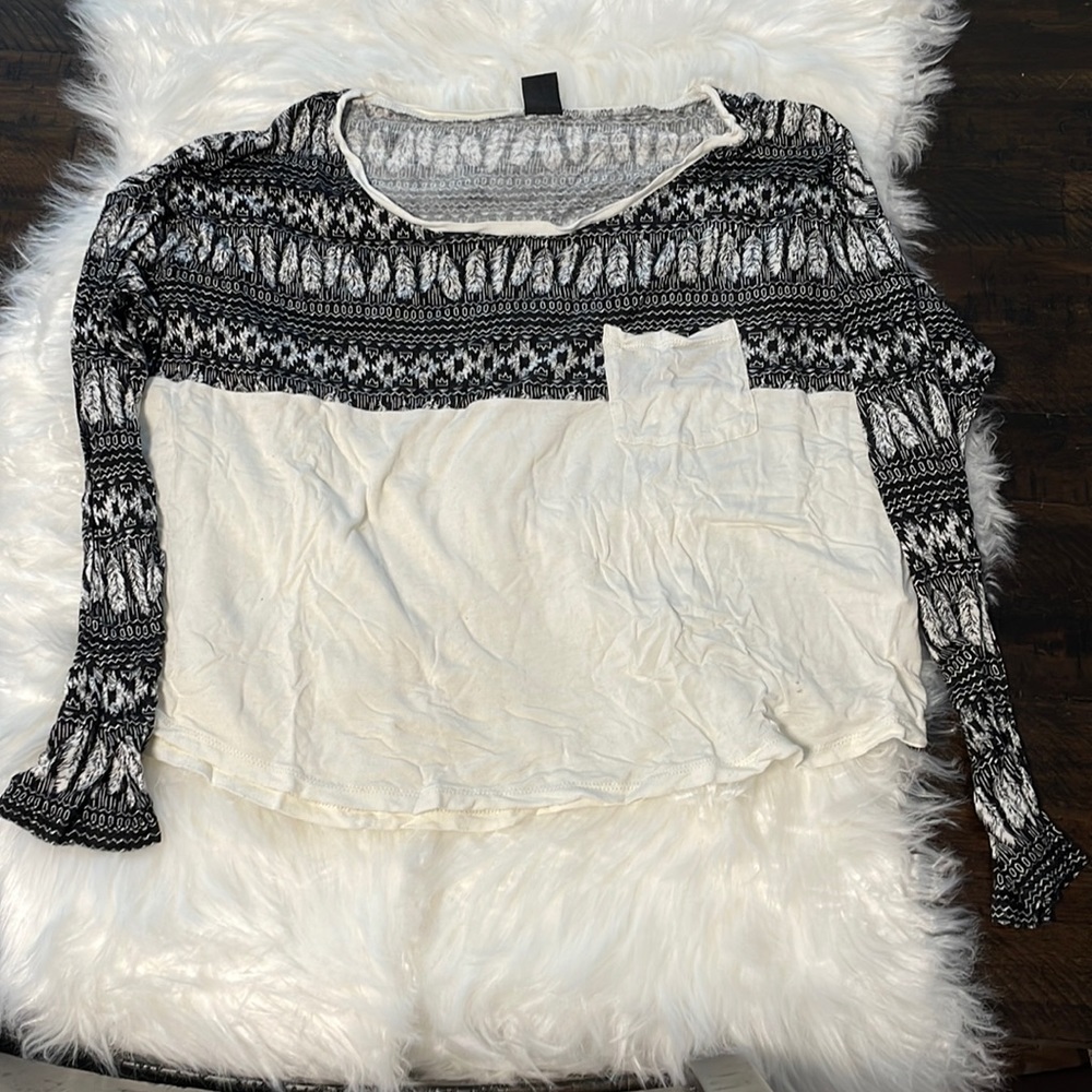 Women’s long sleeve crop tee - size M